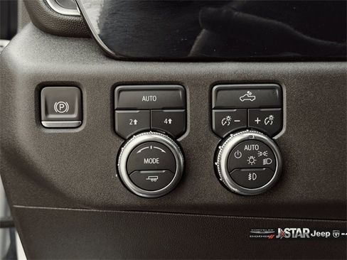 Used 2024 GMC Sierra 1500 Elevation w/ LPO, Elevation Black Package image 15