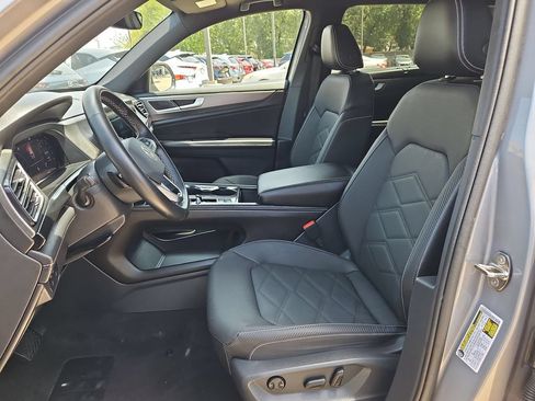 Used 2025 Volkswagen Atlas Cross Sport SE FWD image 25