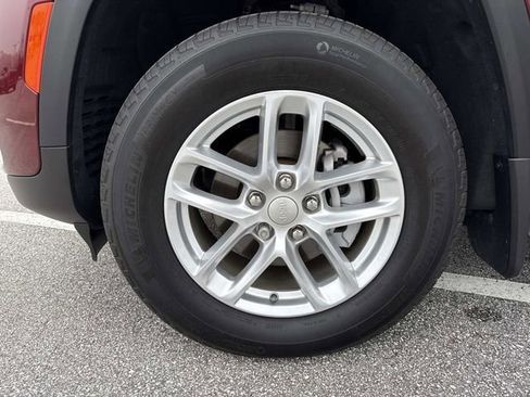 Used 2025 Jeep Grand Cherokee Laredo X image 34