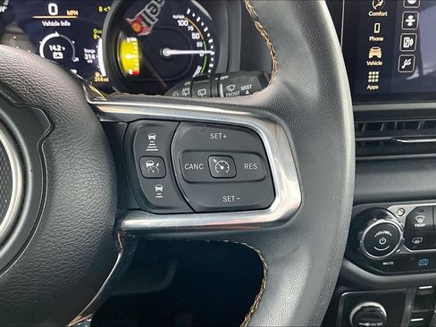 Used 2024 Jeep Wrangler Unlimited Sahara AWD/4WD image 12