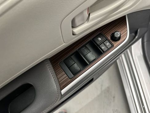Used 2024 Toyota Sienna LE image 20