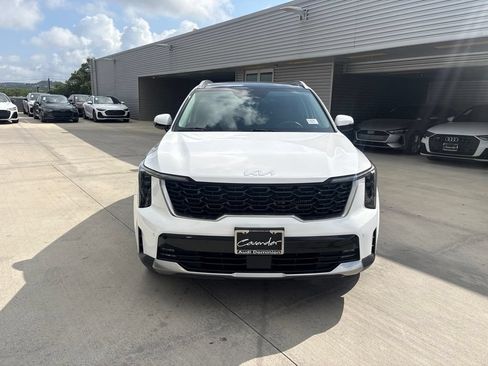 Used 2025 Kia Sorento EX w/ Panoramic Sunroof Package FWD image 2