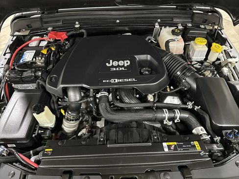 Used 2021 Jeep Gladiator Sport AWD/4WD image 25