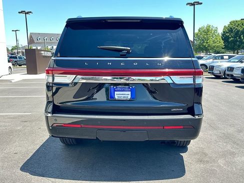 Certified 2024 Lincoln Navigator Premiere AWD/4WD image 15