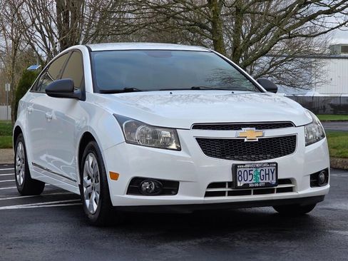 Used 2013 Chevrolet Cruze LS image 15