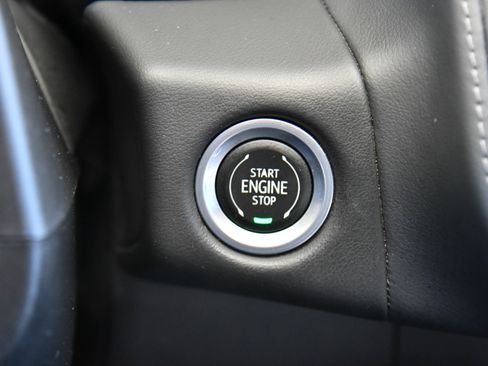 Used 2023 GMC Yukon XL SLE image 31