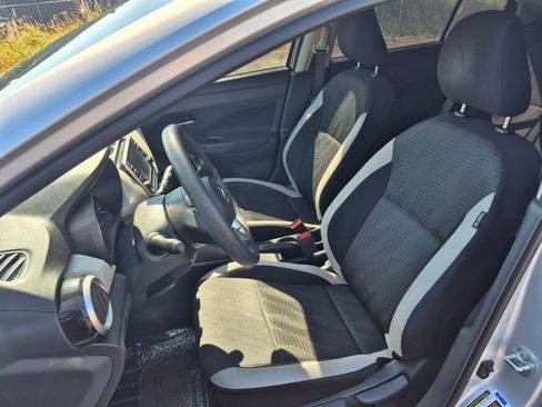 Used 2021 Nissan Versa SV image 24