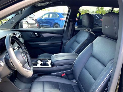 Used 2025 Buick Enclave Sport Touring FWD image 9