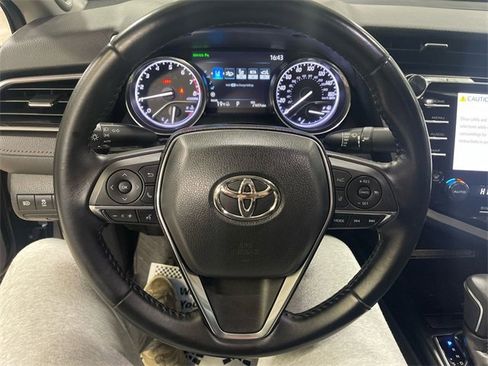 Used 2019 Toyota Camry XLE image 14