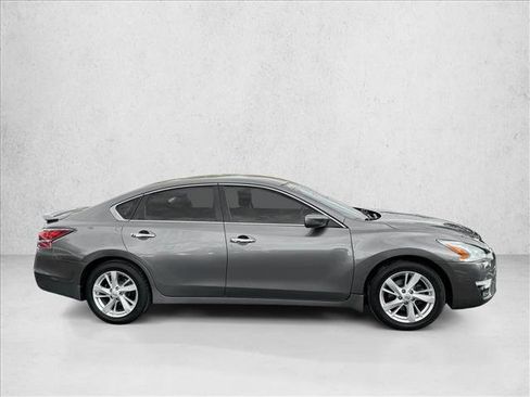 Used 2015 Nissan Altima 2.5 SV image 4