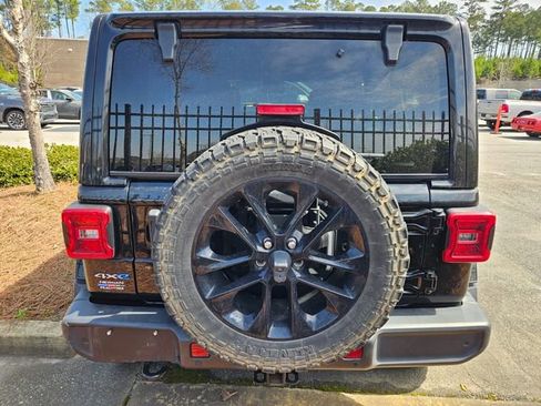 Used 2021 Jeep Wrangler Unlimited Sahara w/ Cold Weather Group image 5