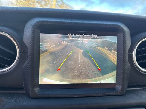 Used 2020 Jeep Wrangler Unlimited Sahara image 25