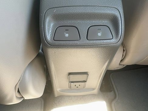 Used 2017 Chevrolet Cruze Premier image 11