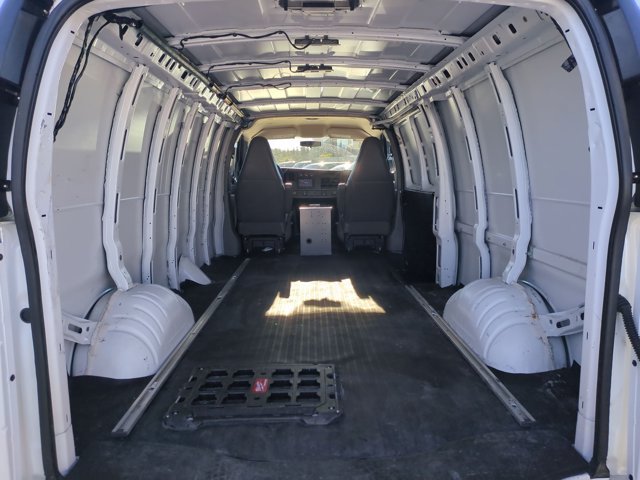 Used 2017 Chevrolet Express 3500 Extended RWD image 6