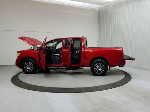 Used 2024 Nissan Titan SV w/ SV Convenience Package image 12