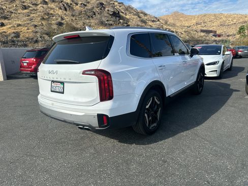 Used 2023 Kia Telluride S FWD image 3