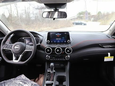Used 2025 Nissan Sentra SR image 10