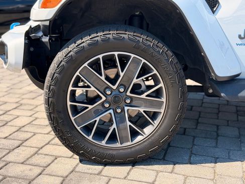 Used 2024 Jeep Wrangler High Altitude AWD/4WD image 13
