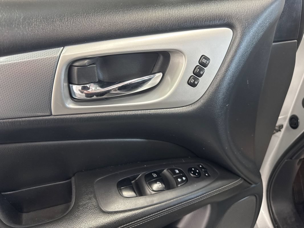 Used 2019 Nissan Pathfinder SL AWD/4WD image 10