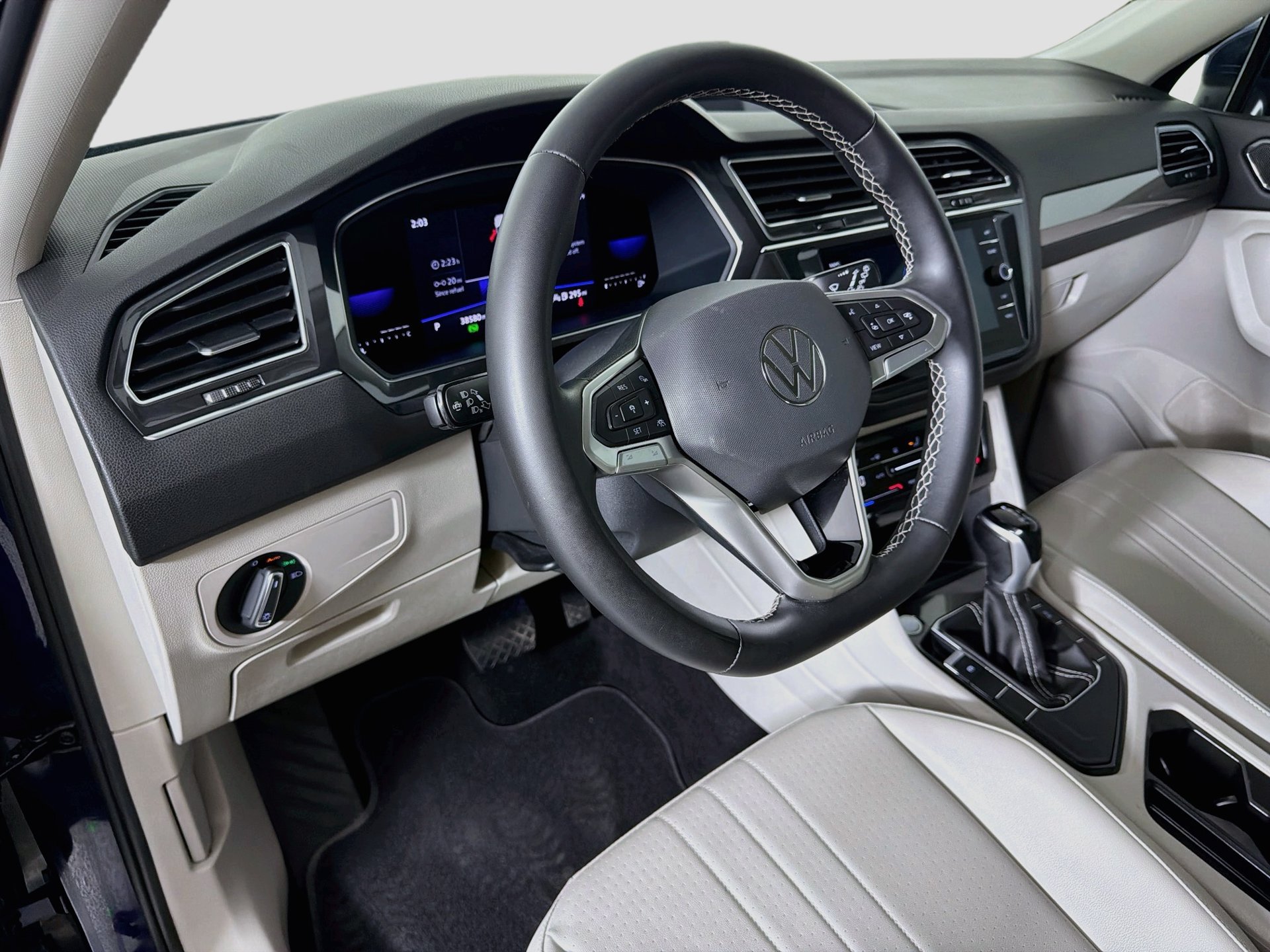 Used 2022 Volkswagen Tiguan SE FWD image 9
