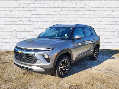 Used 2025 Chevrolet TrailBlazer LT image 4