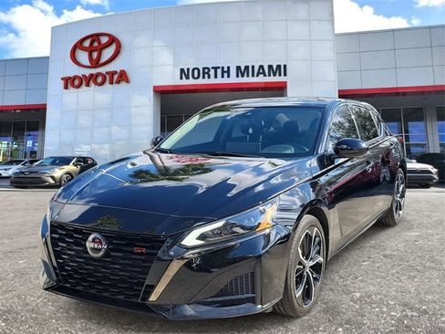 Used 2024 Nissan Altima 2.5 SR w/ SR Premium Package image 2