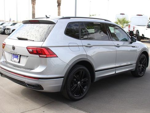 Used 2022 Volkswagen Tiguan SE R-Line FWD image 8