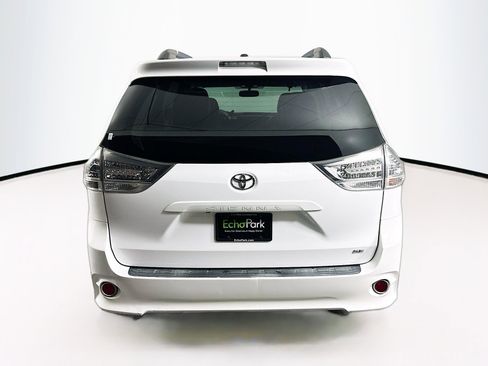 Used 2013 Toyota Sienna SE FWD image 7
