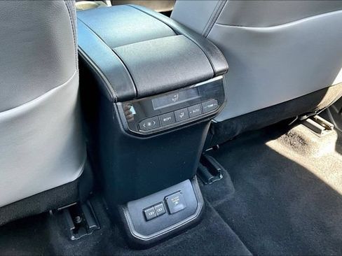 Used 2022 Toyota Highlander Bronze Edition AWD/4WD image 10