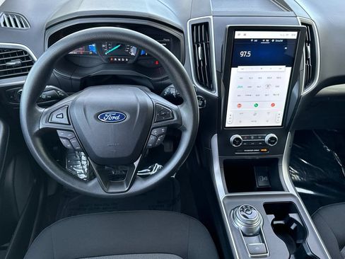 Used 2024 Ford Edge SE w/ Black Appearance Package AWD/4WD image 17