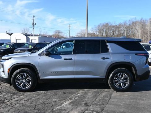 Used 2024 Chevrolet Traverse LS AWD/4WD image 4