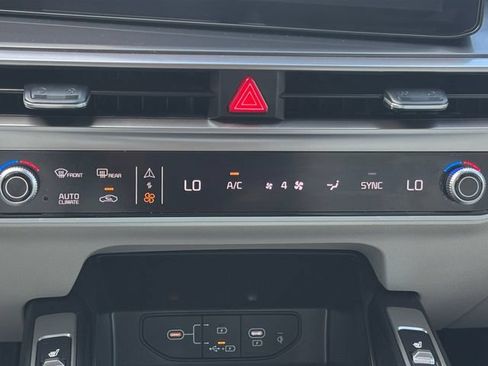 Used 2025 Kia Sorento EX FWD image 5
