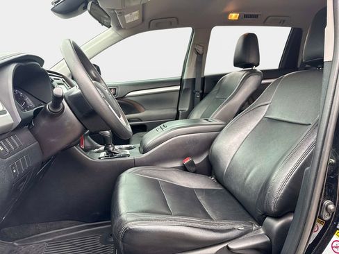 Used 2019 Toyota Highlander LE image 20
