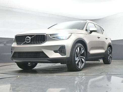 Used 2024 Volvo XC40 B5 Plus w/ Climate Package AWD/4WD image 39