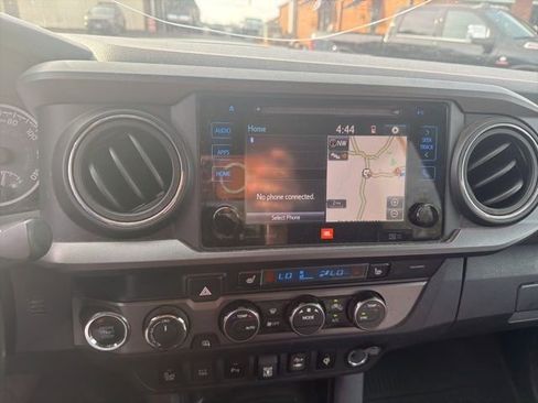 Used 2019 Toyota Tacoma TRD Sport image 14