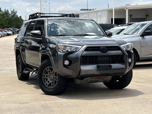 Used 2020 Toyota 4Runner SR5 Premium w/ Moonroof Package AWD/4WD image 2