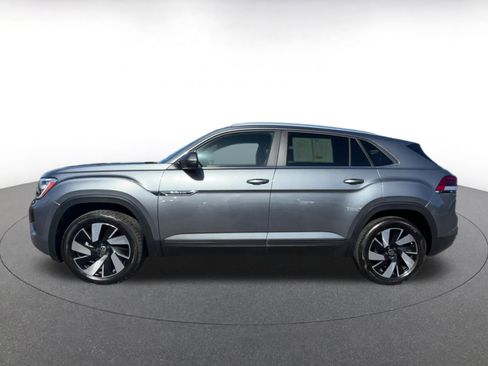Used 2025 Volkswagen Atlas Cross Sport SE image 9