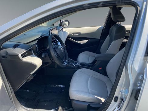 Used 2021 Toyota Corolla LE image 9