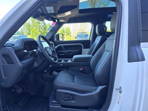 New 2025 Land Rover Defender 90 X-Dynamic SE image 21