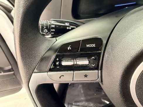 Used 2024 Hyundai Elantra SE FWD image 32