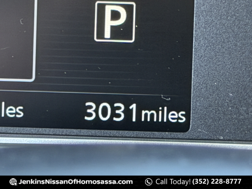 Certified 2025 Nissan Versa SR w/ Trunk Package FWD image 44