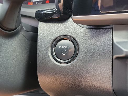 Used 2025 Toyota Camry XLE AWD/4WD image 29