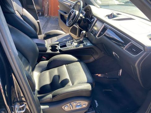 Used 2015 Porsche Macan Turbo AWD/4WD image 32