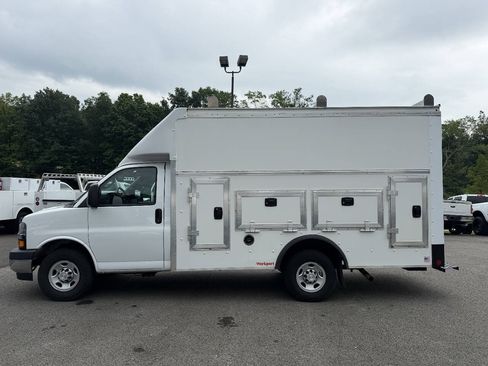 Used 2022 Chevrolet Express 3500 w/ Power Convenience Package RWD image 2