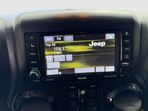 Used 2016 Jeep Wrangler Unlimited Sahara image 25