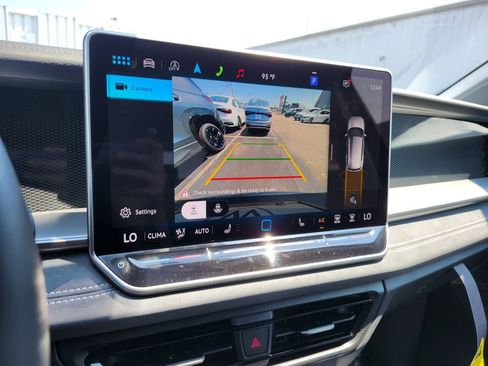 New 2025 Volkswagen Tiguan SE image 8