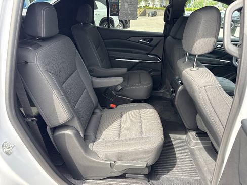 Used 2025 Chevrolet Traverse LT FWD image 29