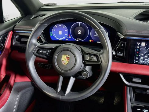 Certified 2025 Porsche Macan Electric RWD image 12