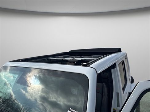 New 2026 Jeep Wrangler Unlimited Rubicon image 29