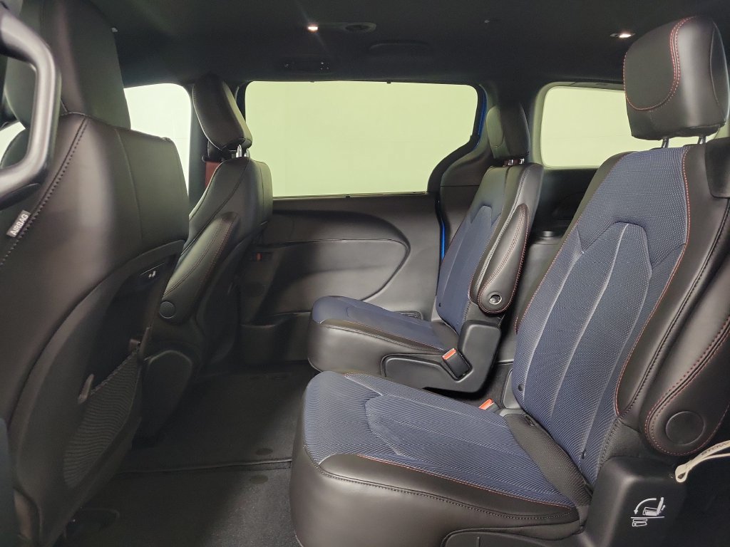 New 2027 Chrysler Pacifica Select FWD image 14
